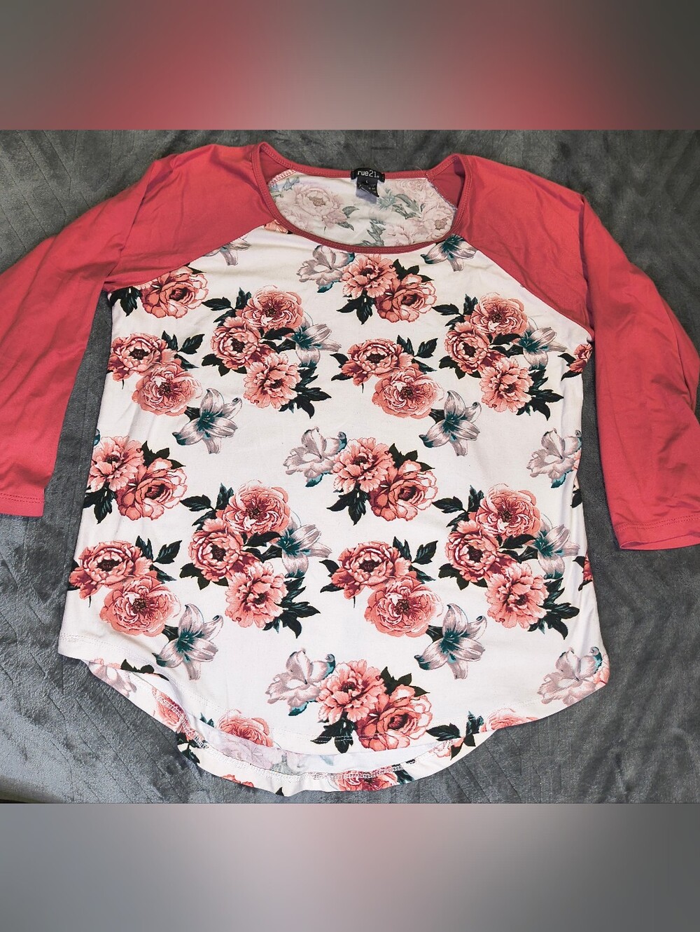 Rue21 Women's Pink Floral Raglan Tee